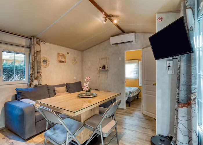 Holiday home Mobil-home Les Amandiers Gallargues-le-Montueux
