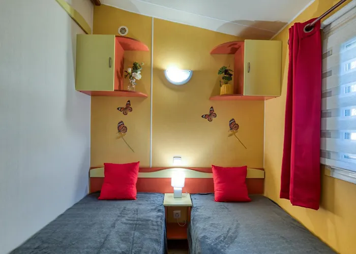 Mobil-home Les Amandiers Holiday home